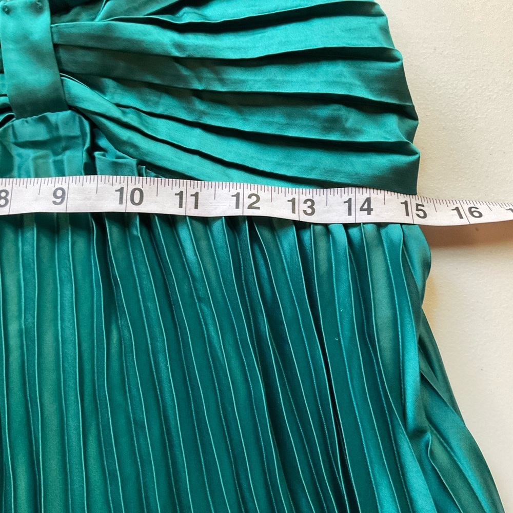 Wish Apparel Green Pleated Dress Size S Sleeveless Empire Waist Flowy - Picture 6 of 8